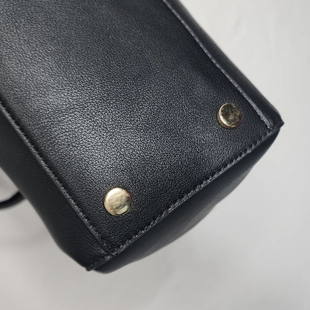 On 34th Robbinn Black Medium‎ Satchel